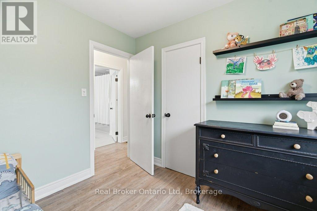 1518 Fisher Avenue, Burlington (Mountainside), Ontario  L7P 2L8 - Photo 20 - W12950678