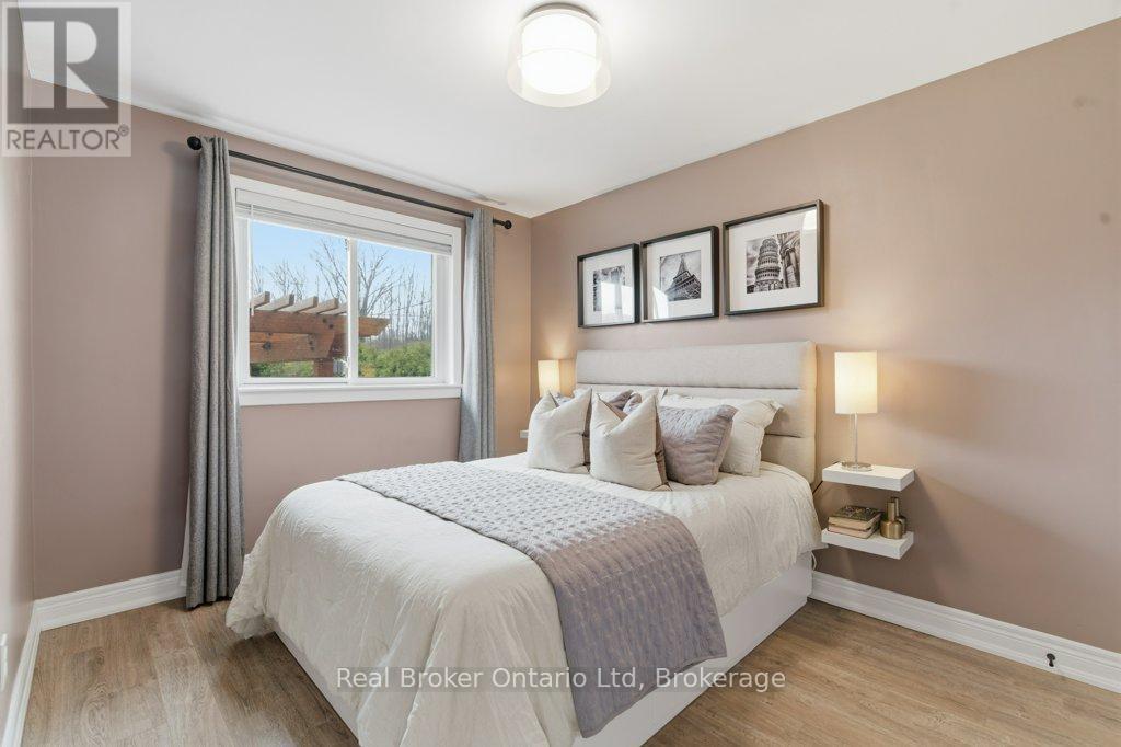 1518 Fisher Avenue, Burlington (Mountainside), Ontario  L7P 2L8 - Photo 22 - W12950678