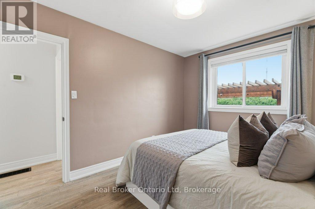 1518 Fisher Avenue, Burlington (Mountainside), Ontario  L7P 2L8 - Photo 23 - W12950678