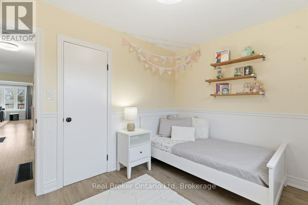 1518 Fisher Avenue, Burlington (Mountainside), Ontario  L7P 2L8 - Photo 25 - W12950678