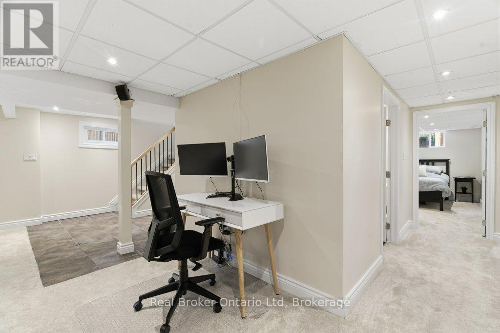 1518 Fisher Avenue, Burlington (Mountainside), Ontario  L7P 2L8 - Photo 30 - W12950678