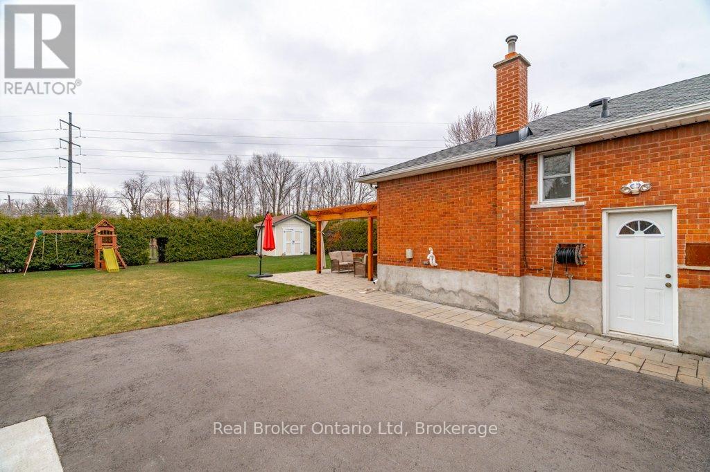 1518 Fisher Avenue, Burlington (Mountainside), Ontario  L7P 2L8 - Photo 37 - W12950678