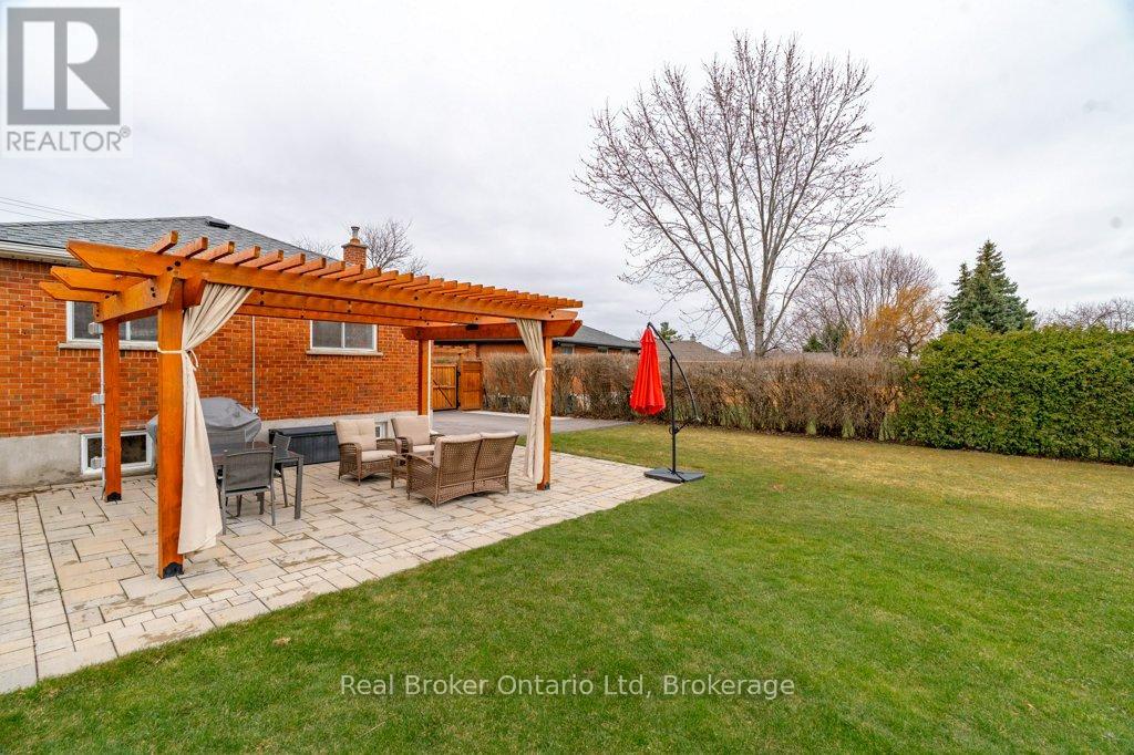 1518 Fisher Avenue, Burlington (Mountainside), Ontario  L7P 2L8 - Photo 43 - W12950678