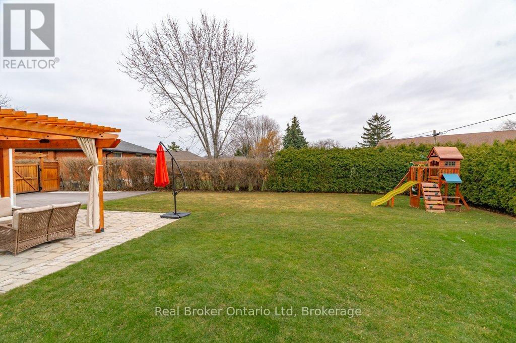 1518 Fisher Avenue, Burlington (Mountainside), Ontario  L7P 2L8 - Photo 44 - W12950678