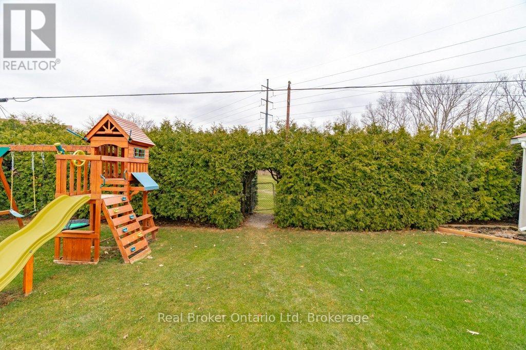 1518 Fisher Avenue, Burlington (Mountainside), Ontario  L7P 2L8 - Photo 45 - W12950678