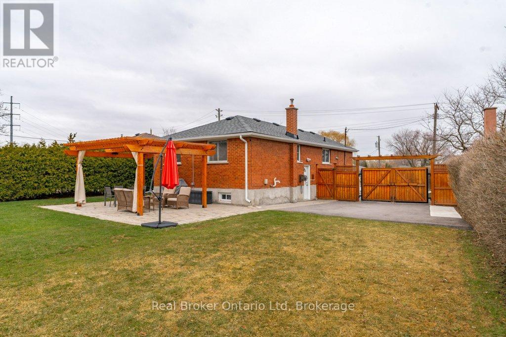 1518 Fisher Avenue, Burlington (Mountainside), Ontario  L7P 2L8 - Photo 47 - W12950678