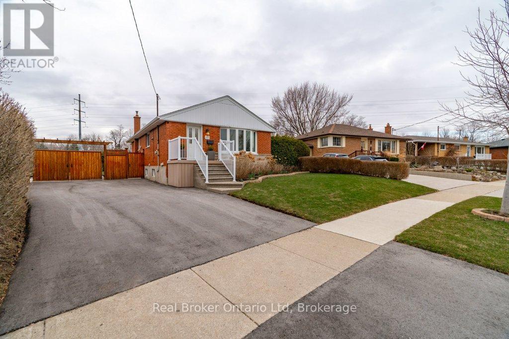 1518 Fisher Avenue, Burlington (Mountainside), Ontario  L7P 2L8 - Photo 5 - W12950678