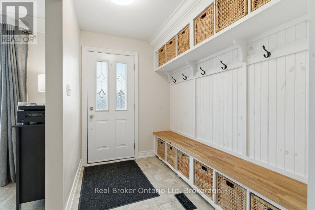 1518 Fisher Avenue, Burlington (Mountainside), Ontario  L7P 2L8 - Photo 9 - W12950678