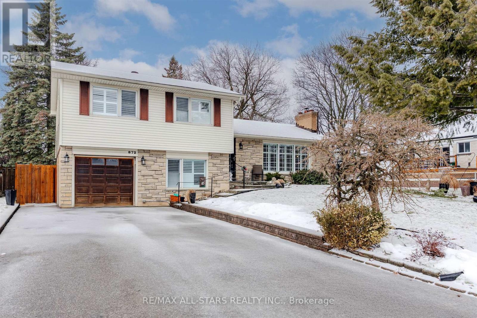 872 LAW STREET, Oshawa, Ontario