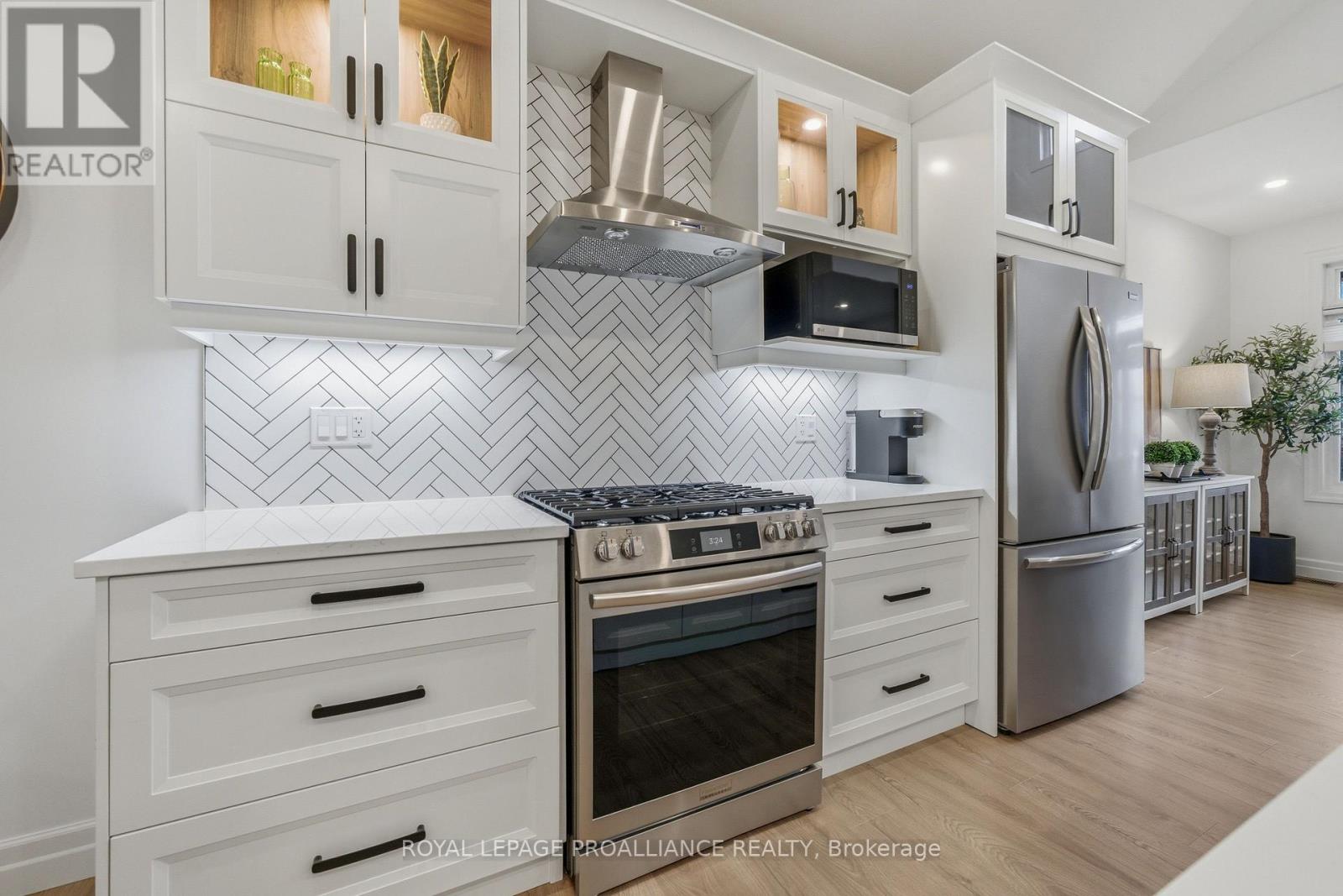 48 Deerview Drive, Quinte West, Ontario  K8V 0L8 - Photo 18 - X12950552