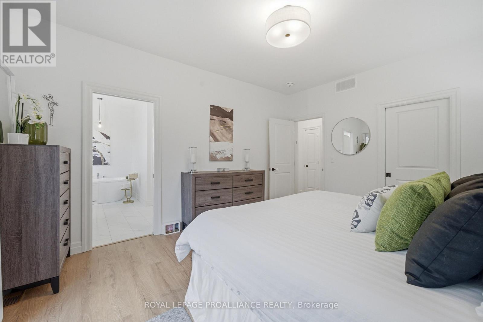 48 Deerview Drive, Quinte West, Ontario  K8V 0L8 - Photo 26 - X12950552