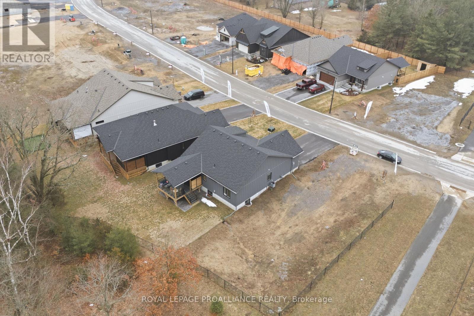 48 Deerview Drive, Quinte West, Ontario  K8V 0L8 - Photo 3 - X12950552