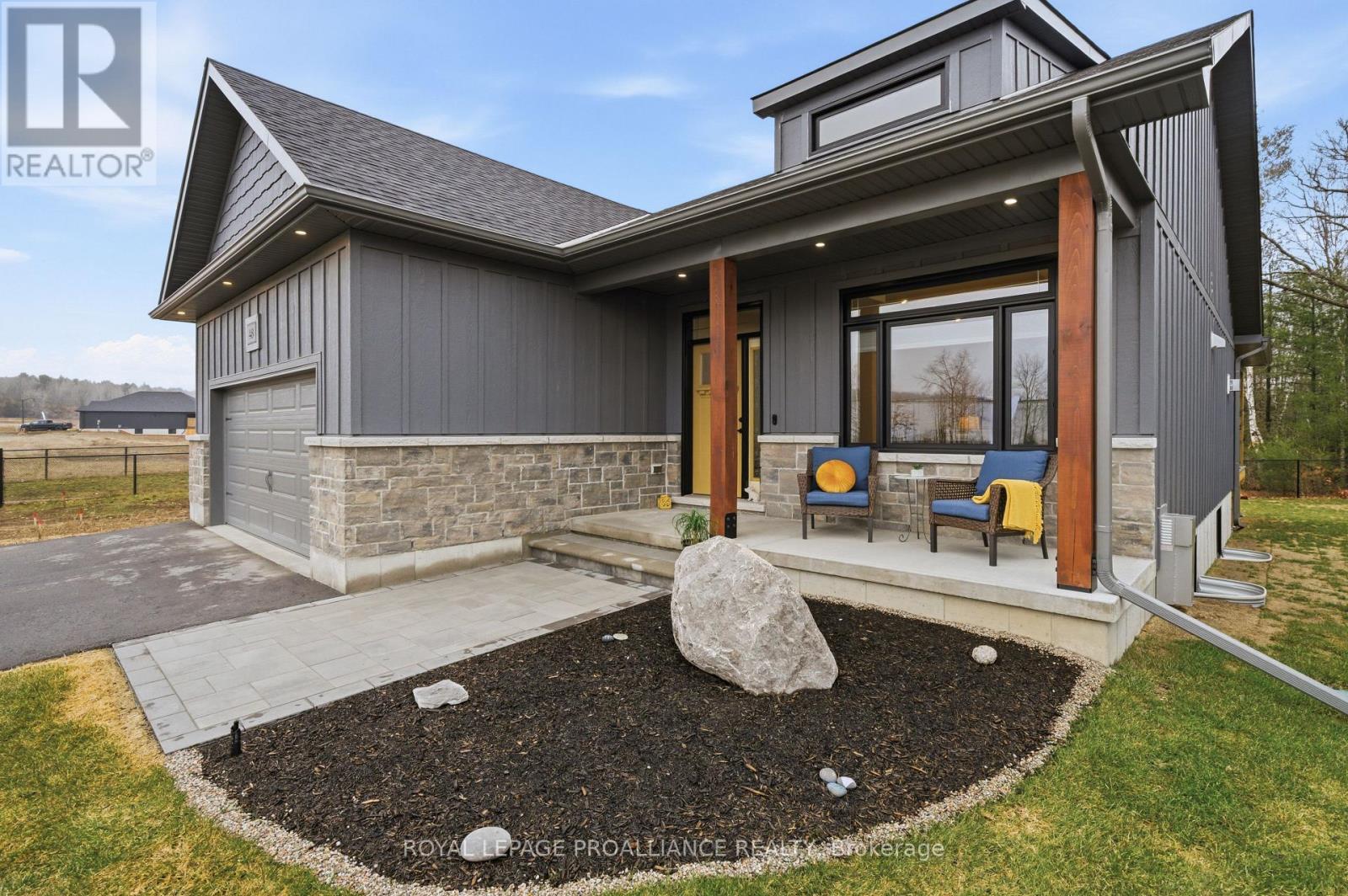 48 Deerview Drive, Quinte West, Ontario  K8V 0L8 - Photo 8 - X12950552