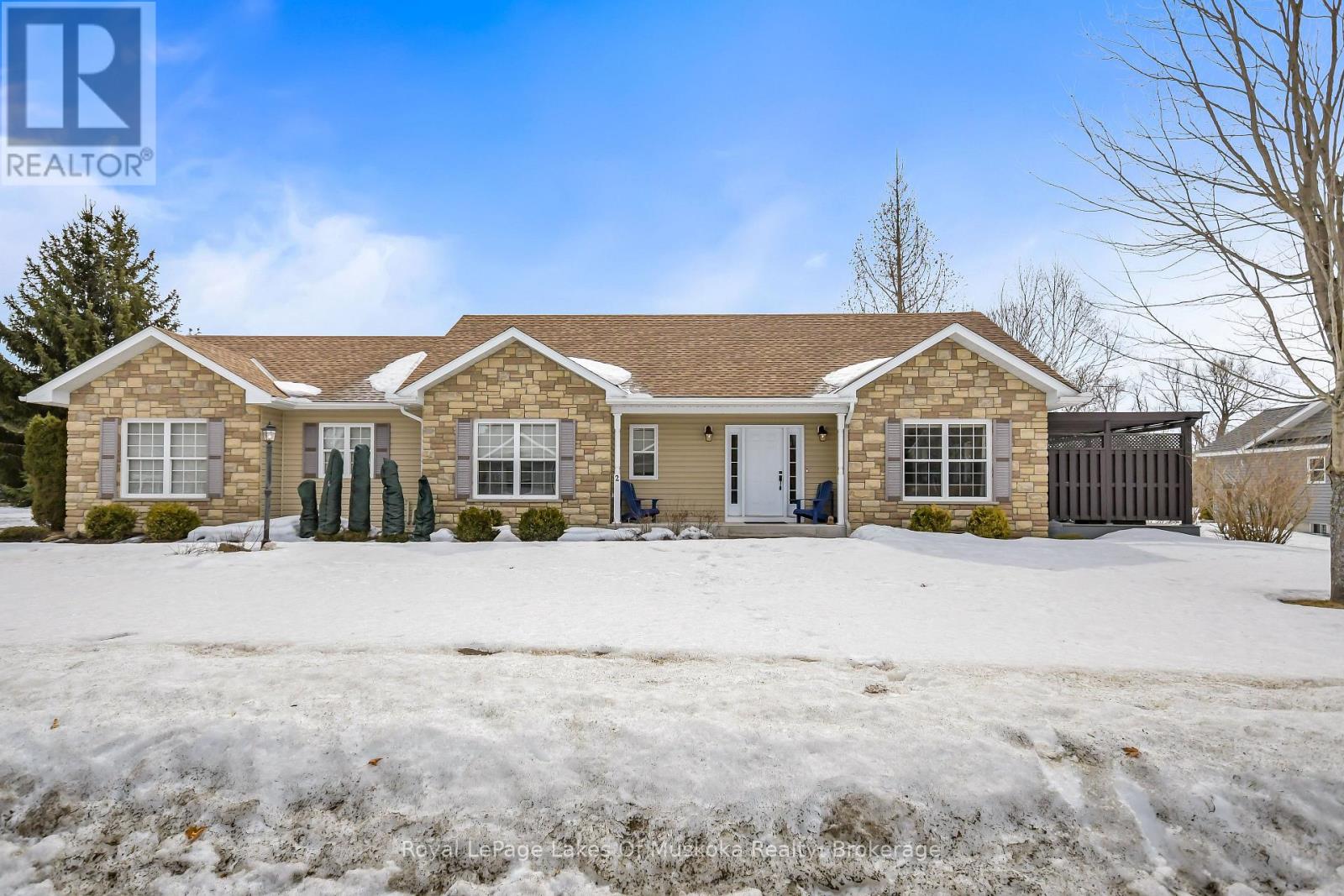 2 INVERARAY COURT, Bracebridge, Ontario