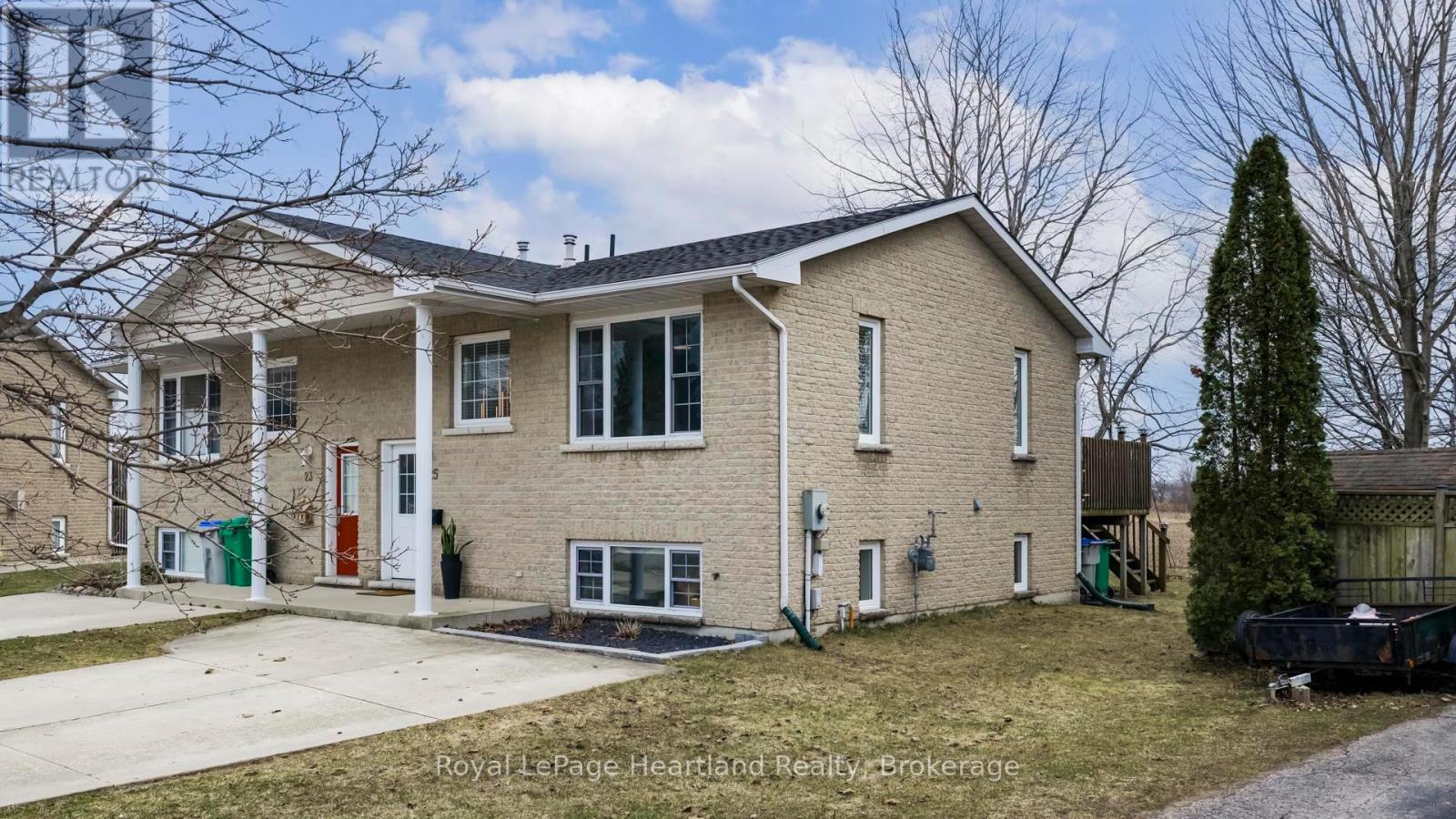 25 Lee Crescent, Goderich, Ontario  N7A 4L3 - Photo 2 - X12950356