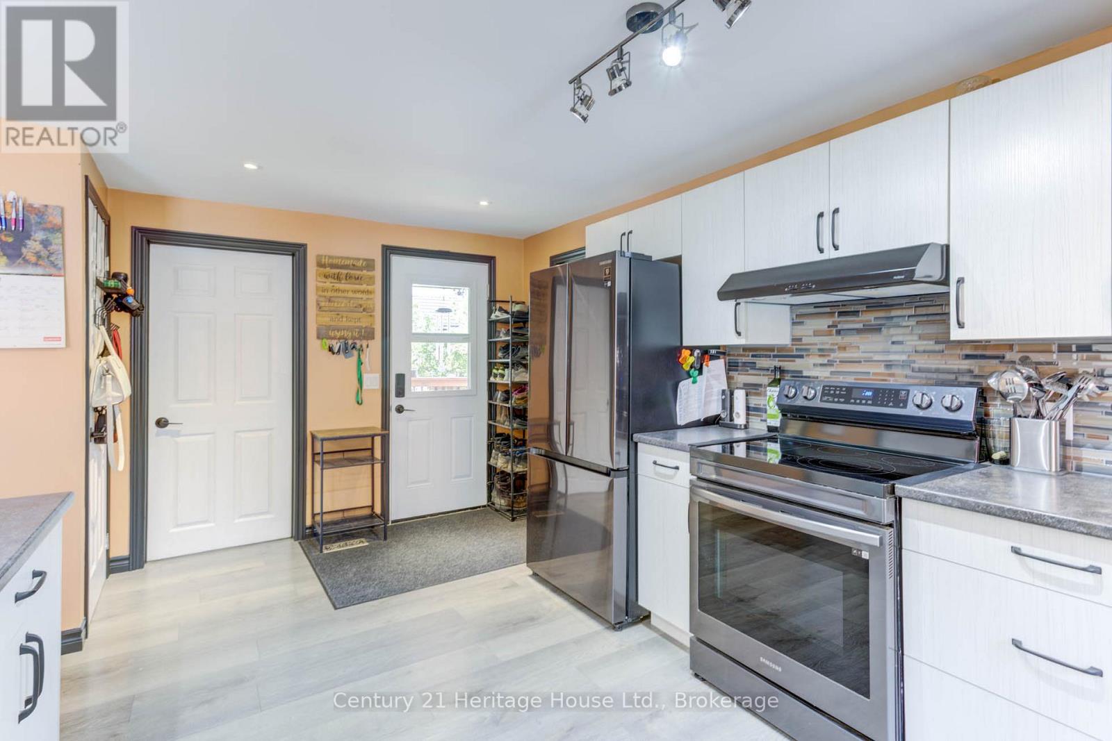 276 12th Street, Hanover, Ontario  N4N 1V3 - Photo 16 - X12950450