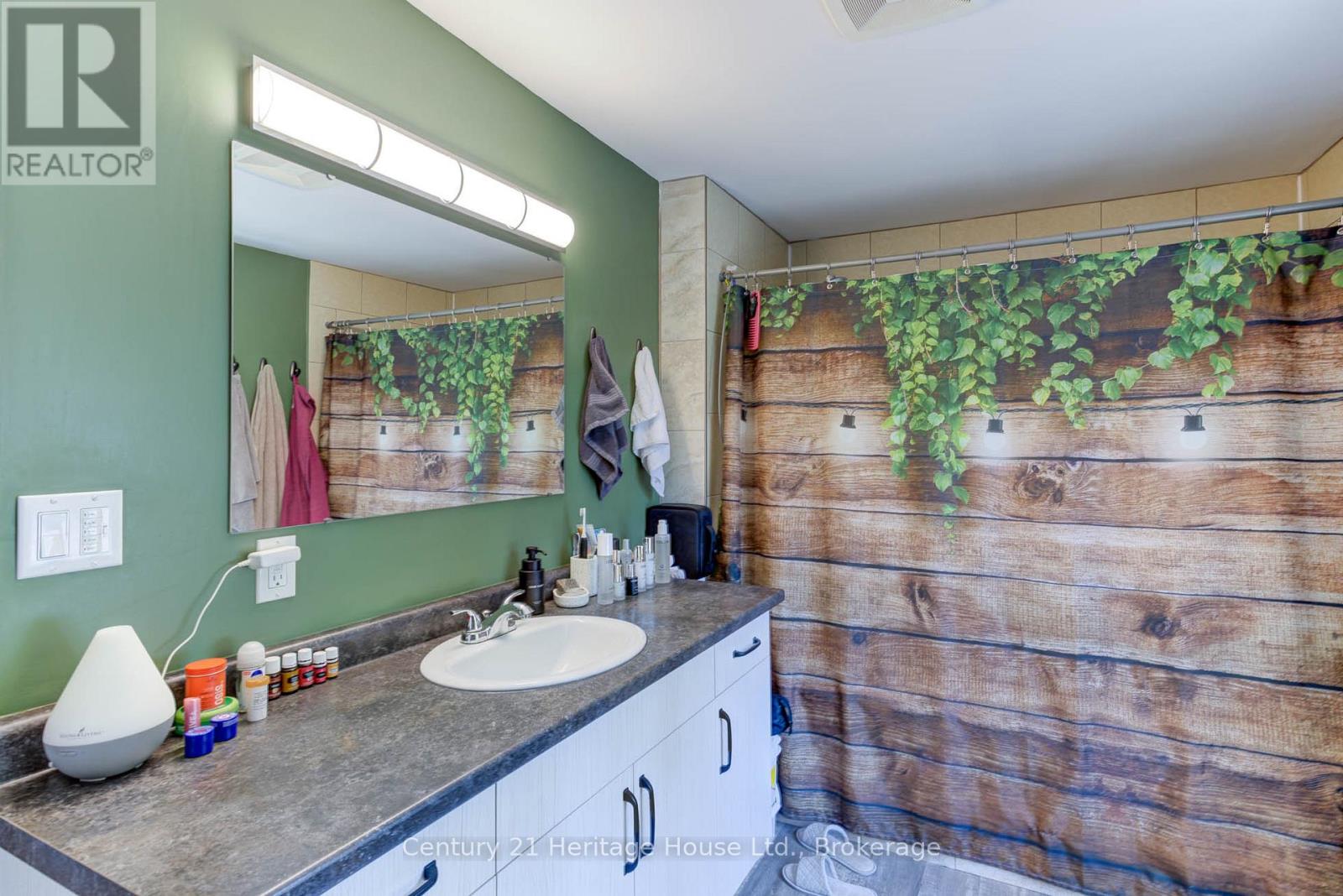 276 12th Street, Hanover, Ontario  N4N 1V3 - Photo 17 - X12950450