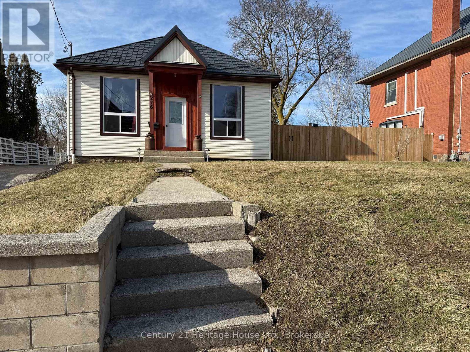 276 12th Street, Hanover, Ontario  N4N 1V3 - Photo 2 - X12950450