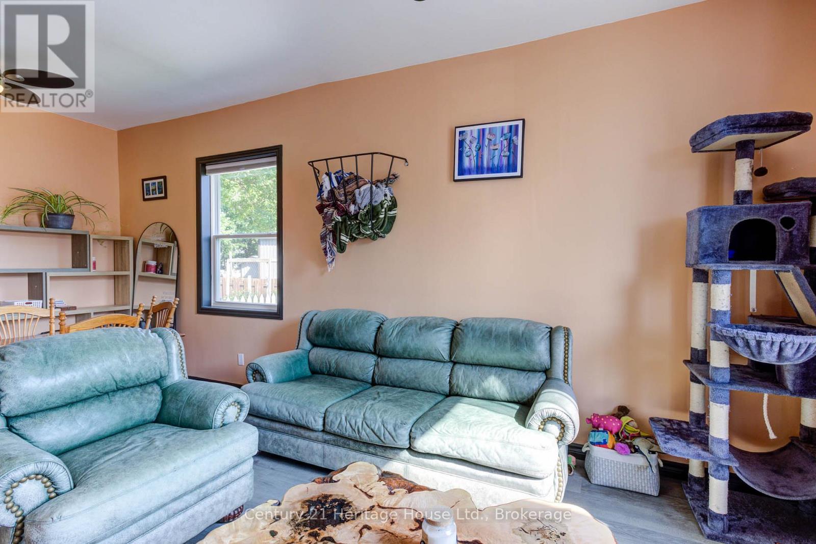 276 12th Street, Hanover, Ontario  N4N 1V3 - Photo 4 - X12950450