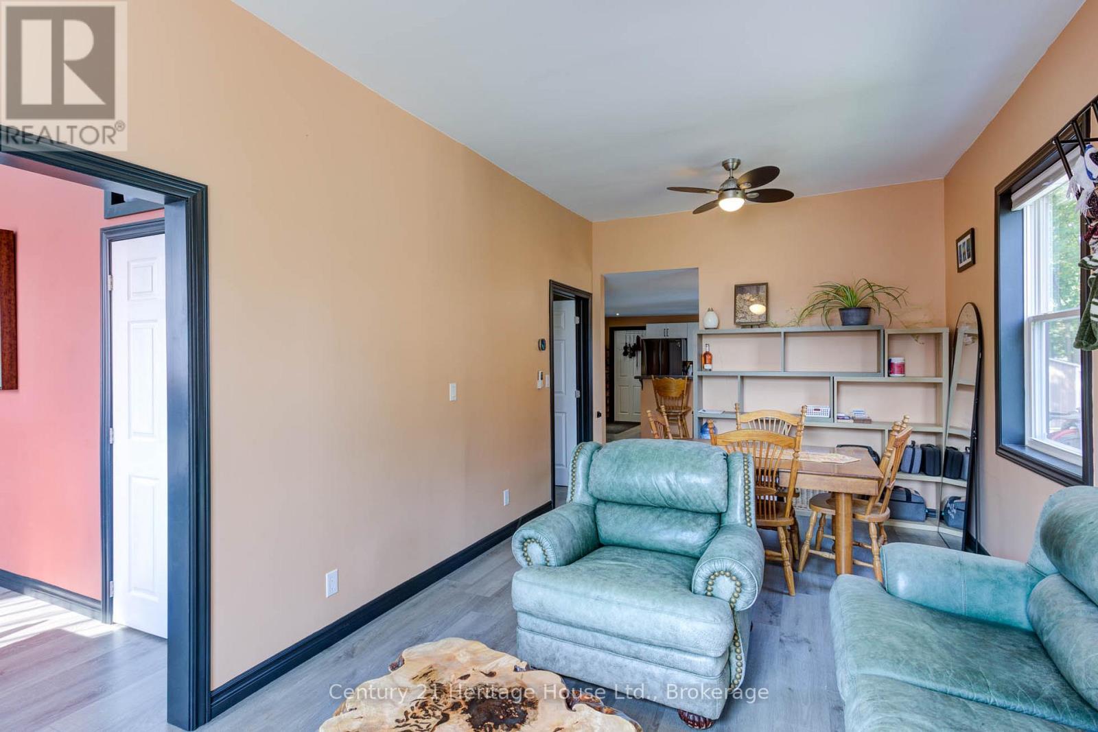 276 12th Street, Hanover, Ontario  N4N 1V3 - Photo 5 - X12950450