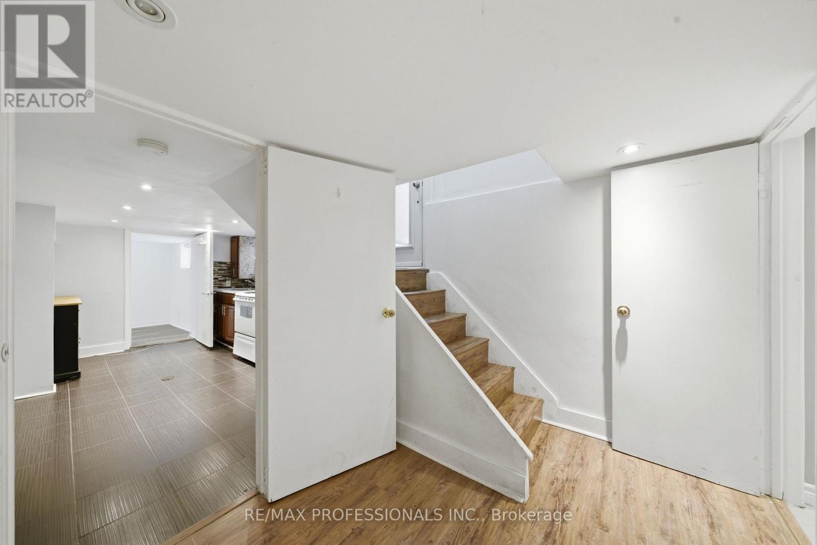 1993 Dufferin Street, Toronto, Ontario  M6E 3P9 - Photo 3 - C12915832