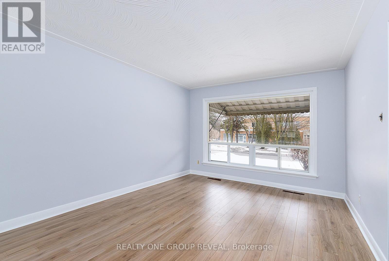 12 Thurodale Avenue, Toronto, Ontario  M6M 3B3 - Photo 10 - W12862924