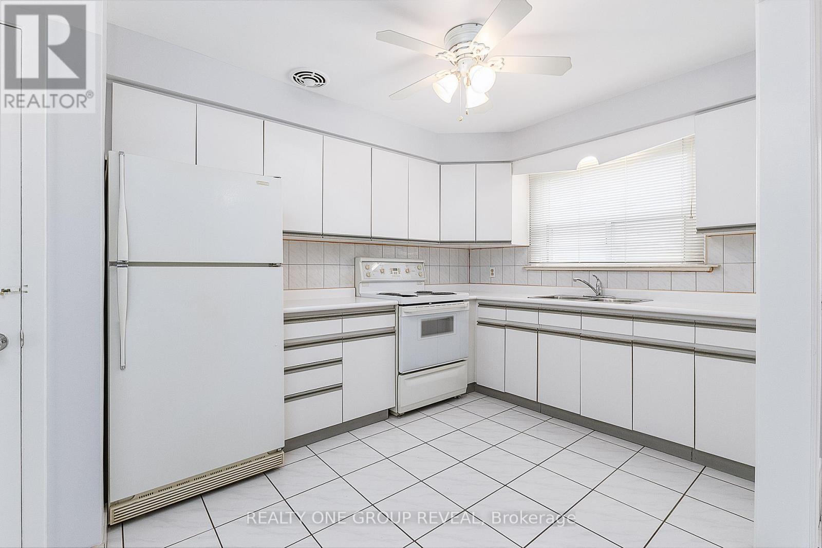 12 Thurodale Avenue, Toronto, Ontario  M6M 3B3 - Photo 14 - W12862924