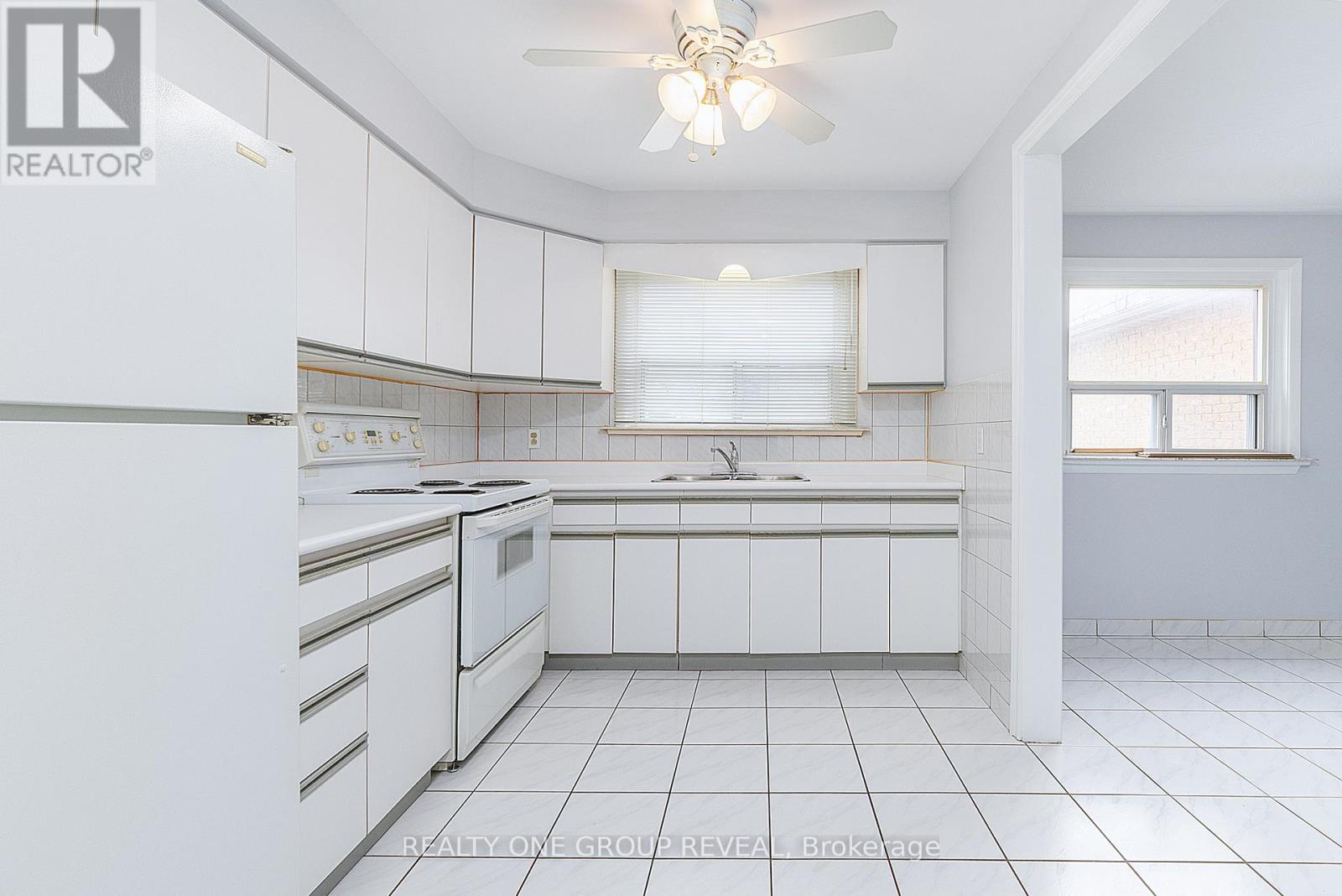 12 Thurodale Avenue, Toronto, Ontario  M6M 3B3 - Photo 15 - W12862924