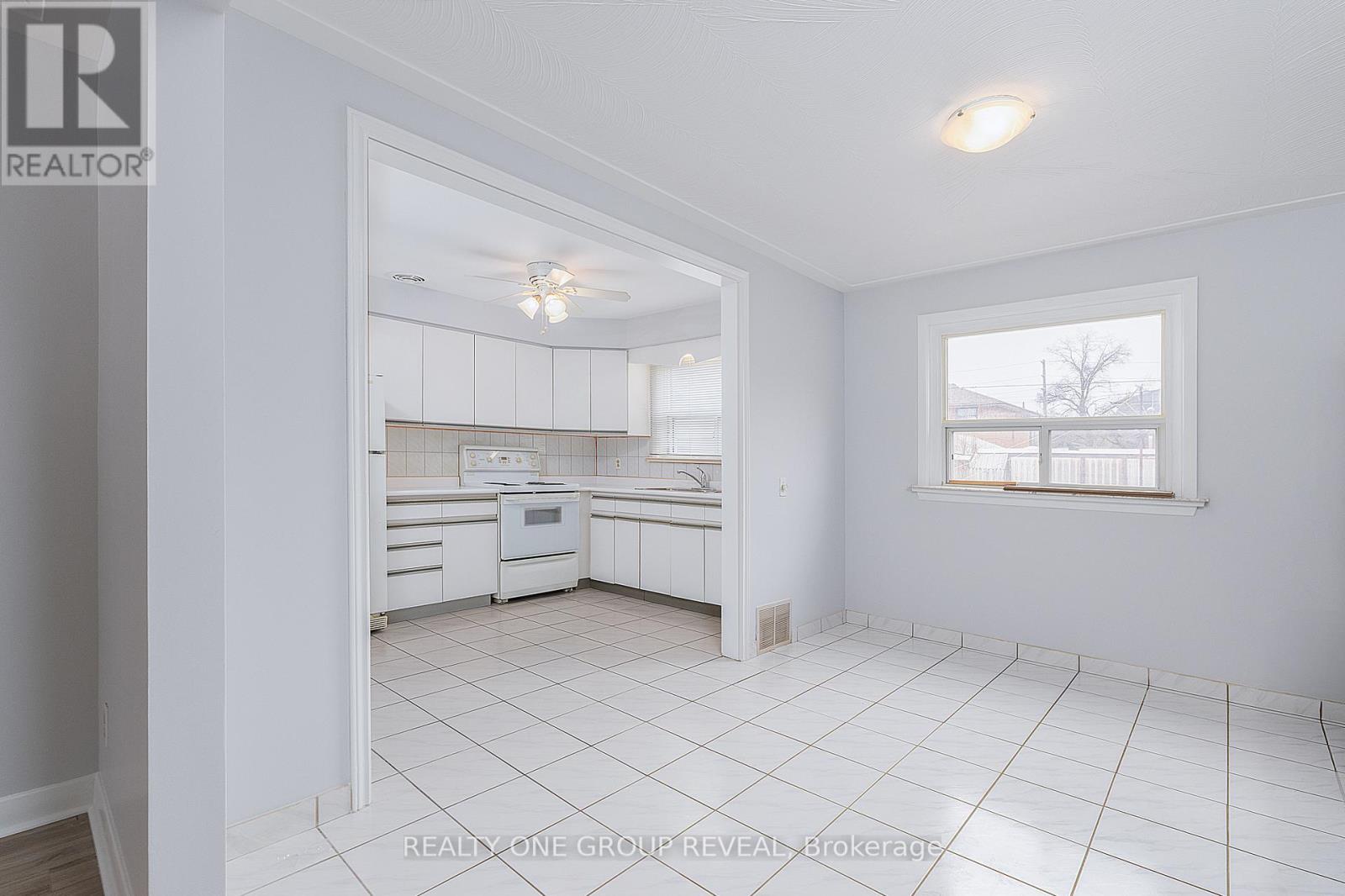 12 Thurodale Avenue, Toronto, Ontario  M6M 3B3 - Photo 13 - W12862924