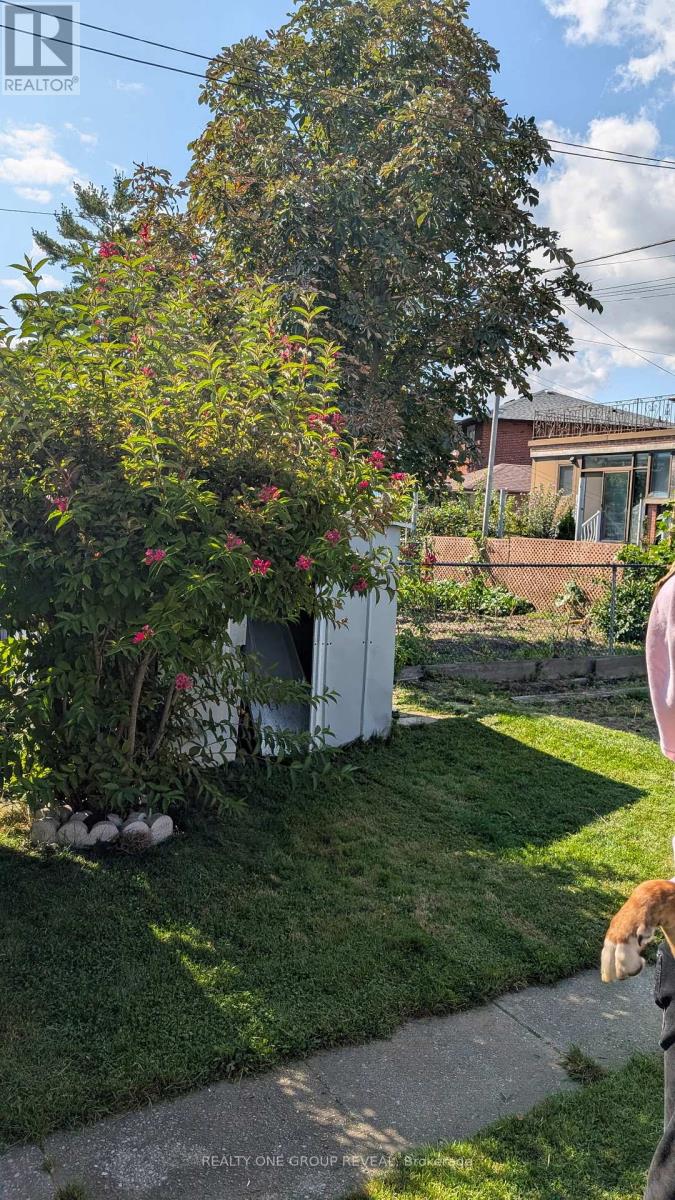 12 Thurodale Avenue, Toronto, Ontario  M6M 3B3 - Photo 31 - W12862924