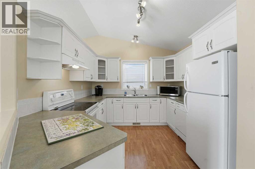 16 Lanterman Close, Red Deer, Alberta  T4R 3K3 - Photo 8 - A2297309
