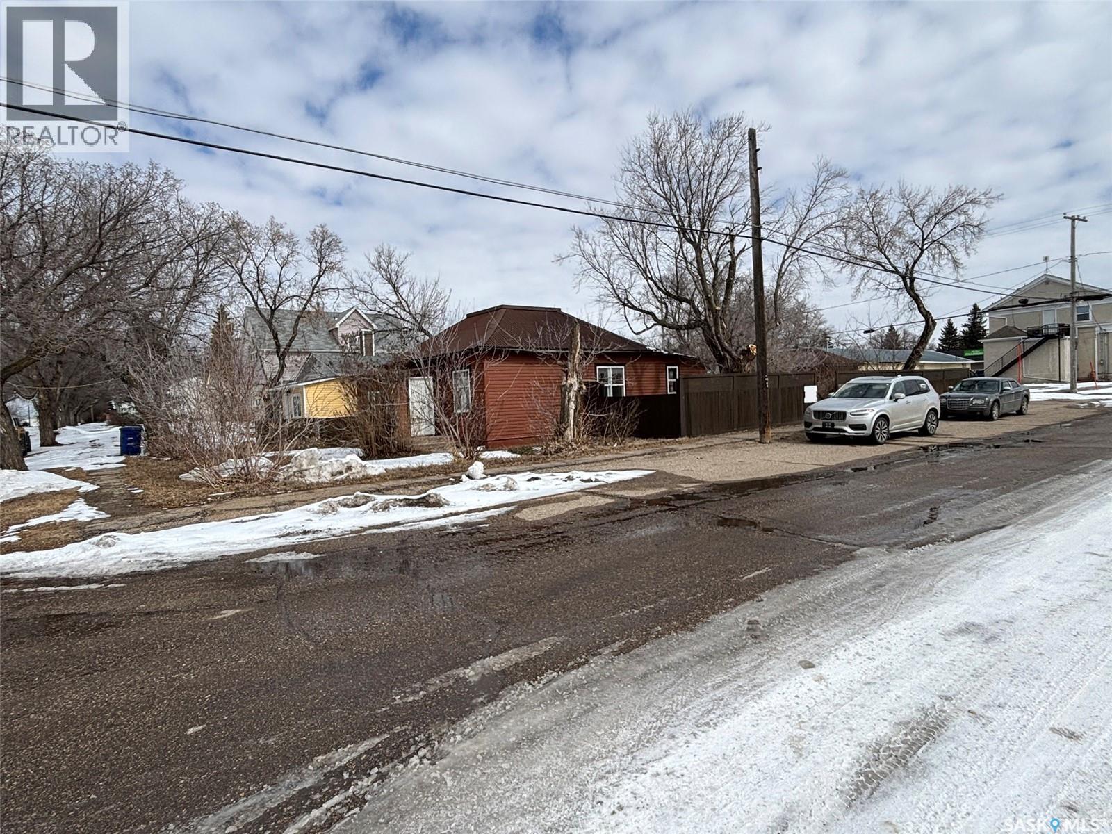 301 2nd Street W, Delisle, Saskatchewan  S0L 0P0 - Photo 2 - SK031912