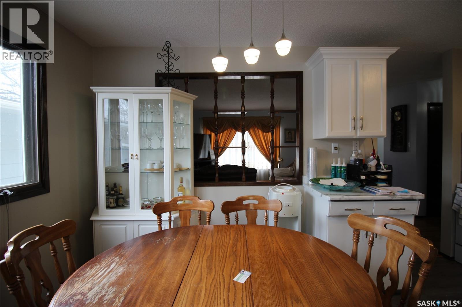 522 4th Street W, Shaunavon, Saskatchewan  S0N 2M0 - Photo 3 - SK031911