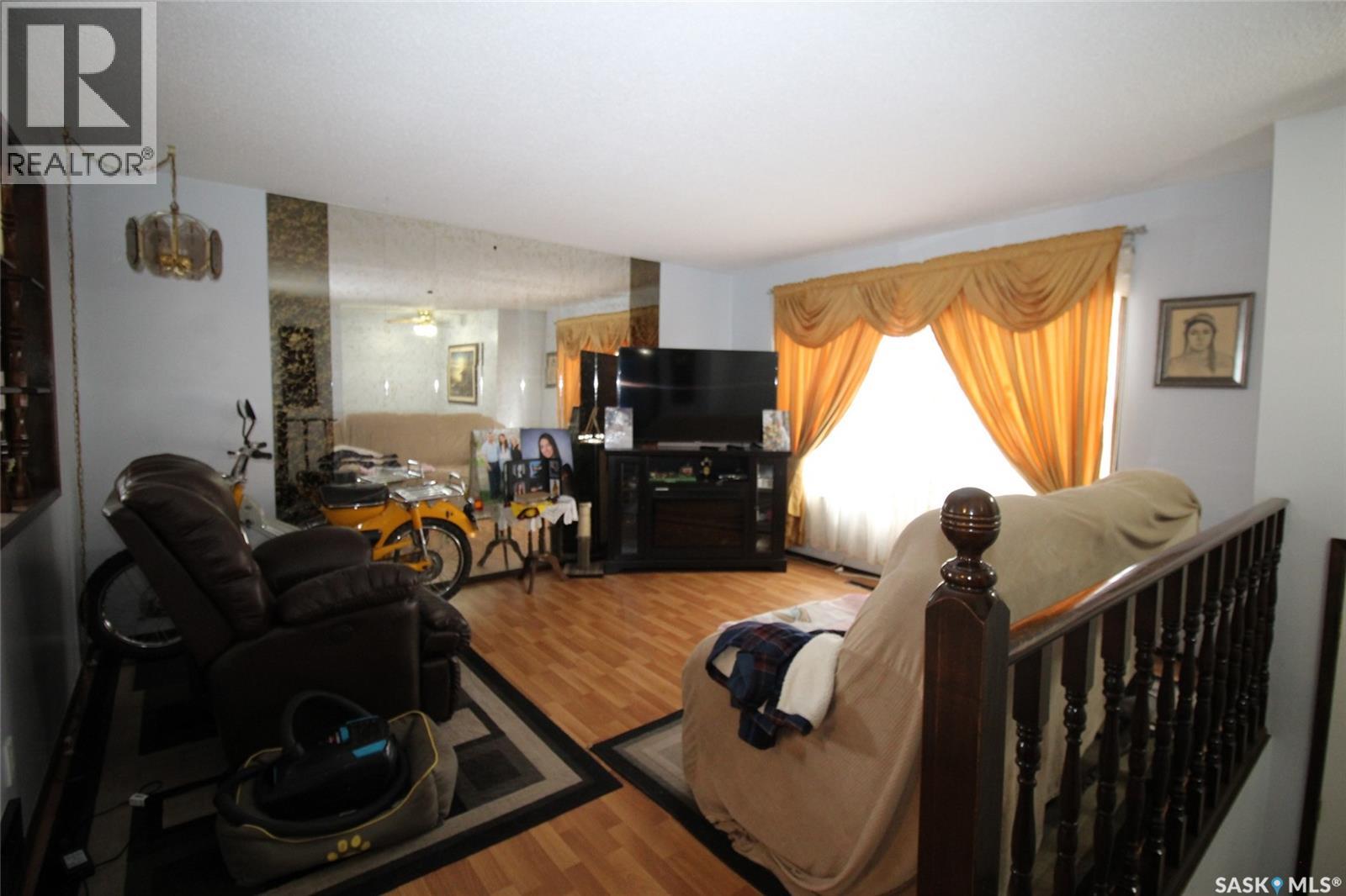 522 4th Street W, Shaunavon, Saskatchewan  S0N 2M0 - Photo 7 - SK031911