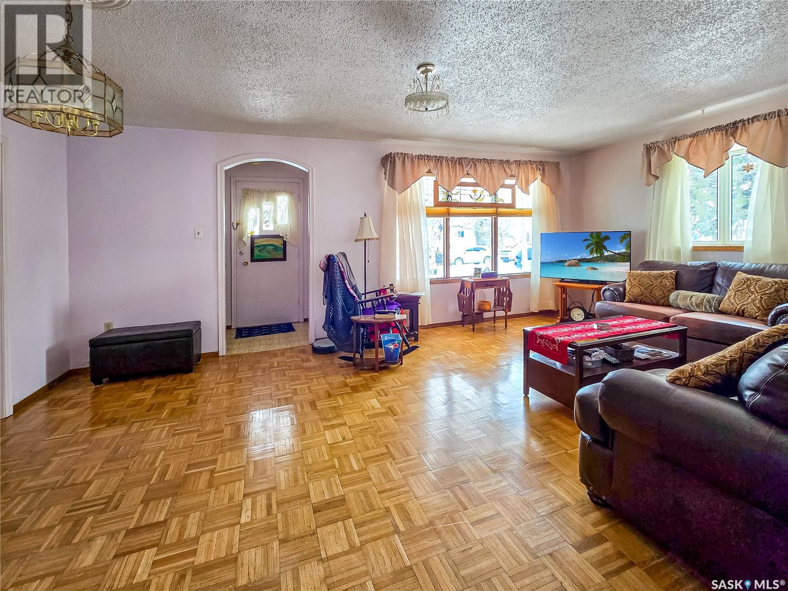 345 Company Avenue S, Fort Qu'appelle, Saskatchewan  S0G 1S0 - Photo 3 - SK031825