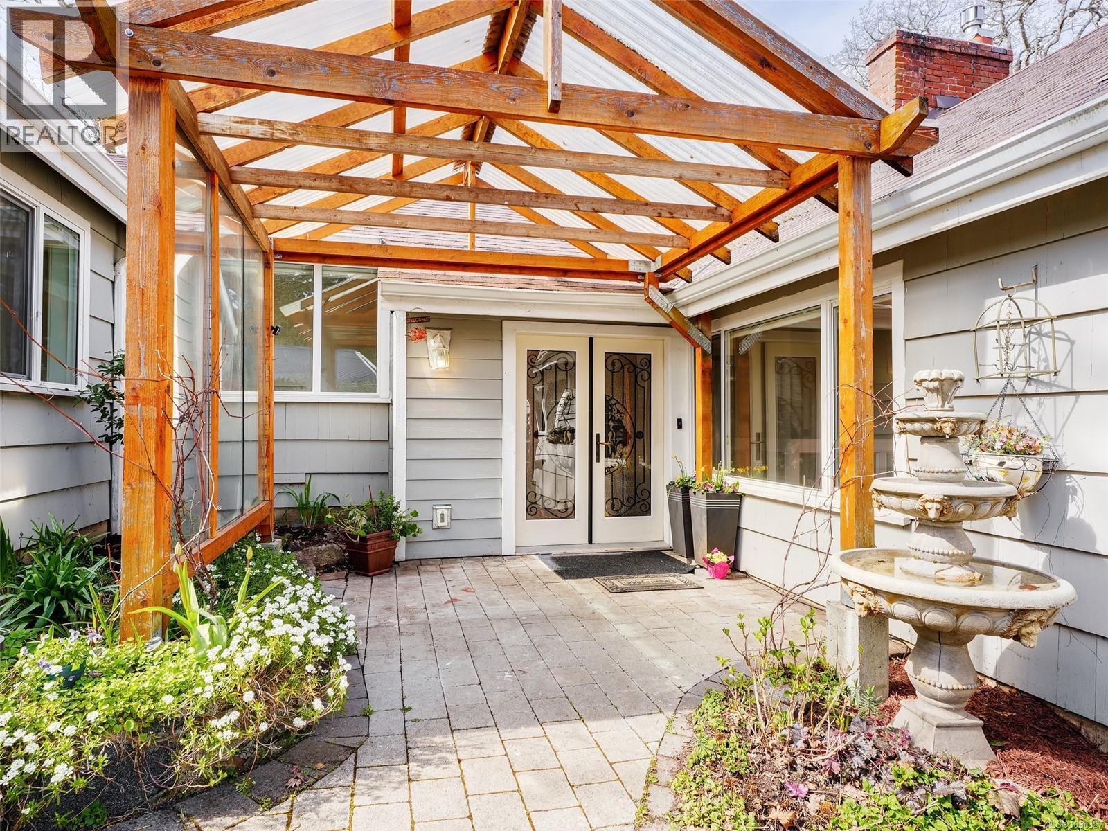 4081 Cedar Hill Rd, Saanich, British Columbia  V8N 3C2 - Photo 4 - 1030327