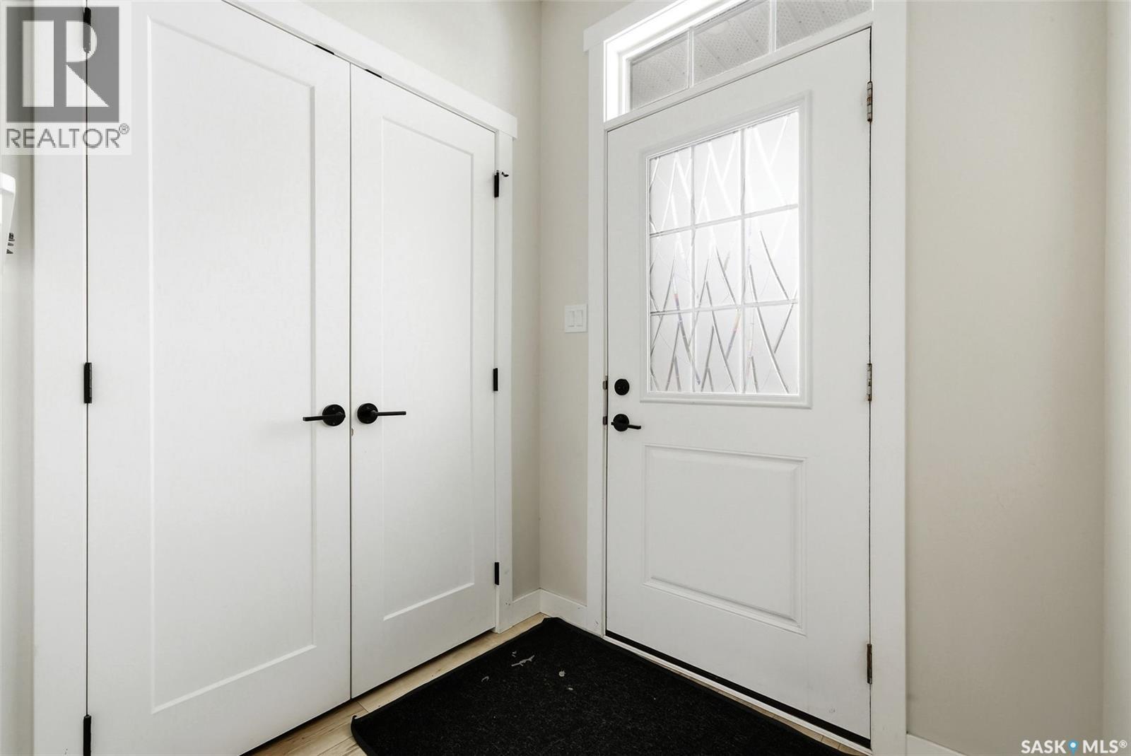 4736 Buckingham Drive E, Regina, Saskatchewan  S4V 3X8 - Photo 2 - SK031758