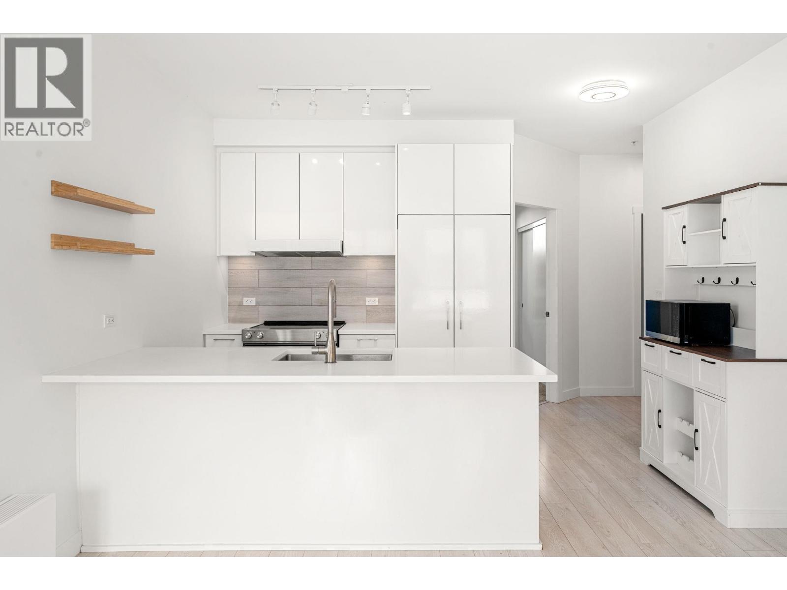 208 711 W 14th Street, North Vancouver, British Columbia  V7M 3E8 - Photo 8 - R3102253