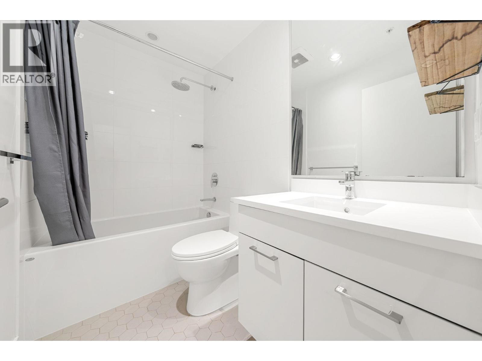 208 711 W 14th Street, North Vancouver, British Columbia  V7M 3E8 - Photo 28 - R3102253