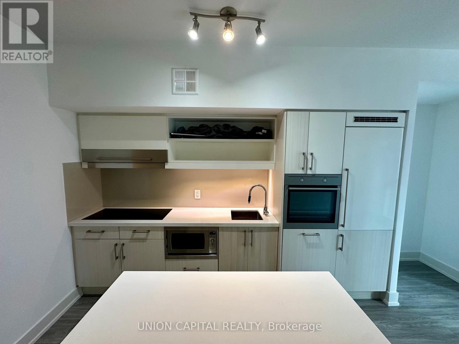 501 - 39 Sherbourne Street, Toronto, Ontario  M5A 0L8 - Photo 2 - C12950268