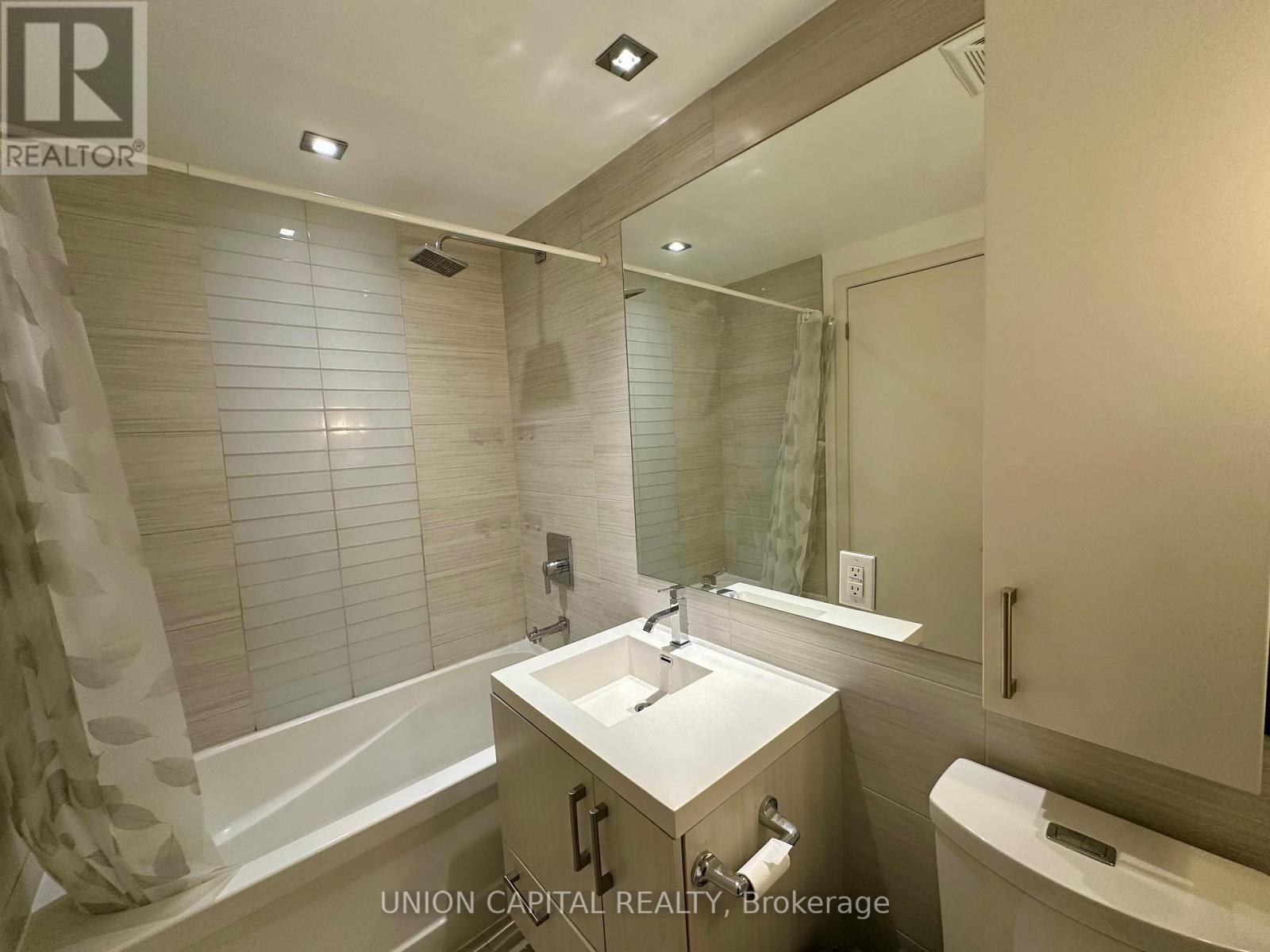 501 - 39 Sherbourne Street, Toronto, Ontario  M5A 0L8 - Photo 4 - C12950268