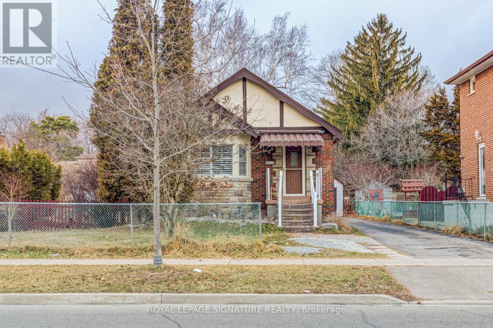 290 CORONATION DRIVE, Toronto, Ontario