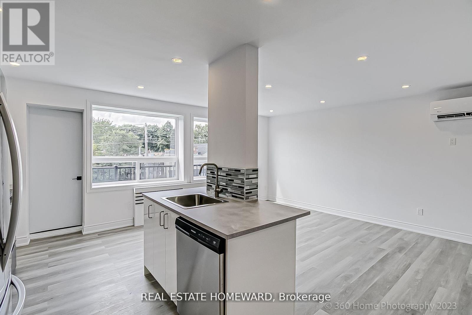 4 - 419 Woodbine Avenue, Toronto, Ontario  M4L 3P7 - Photo 11 - E12950664