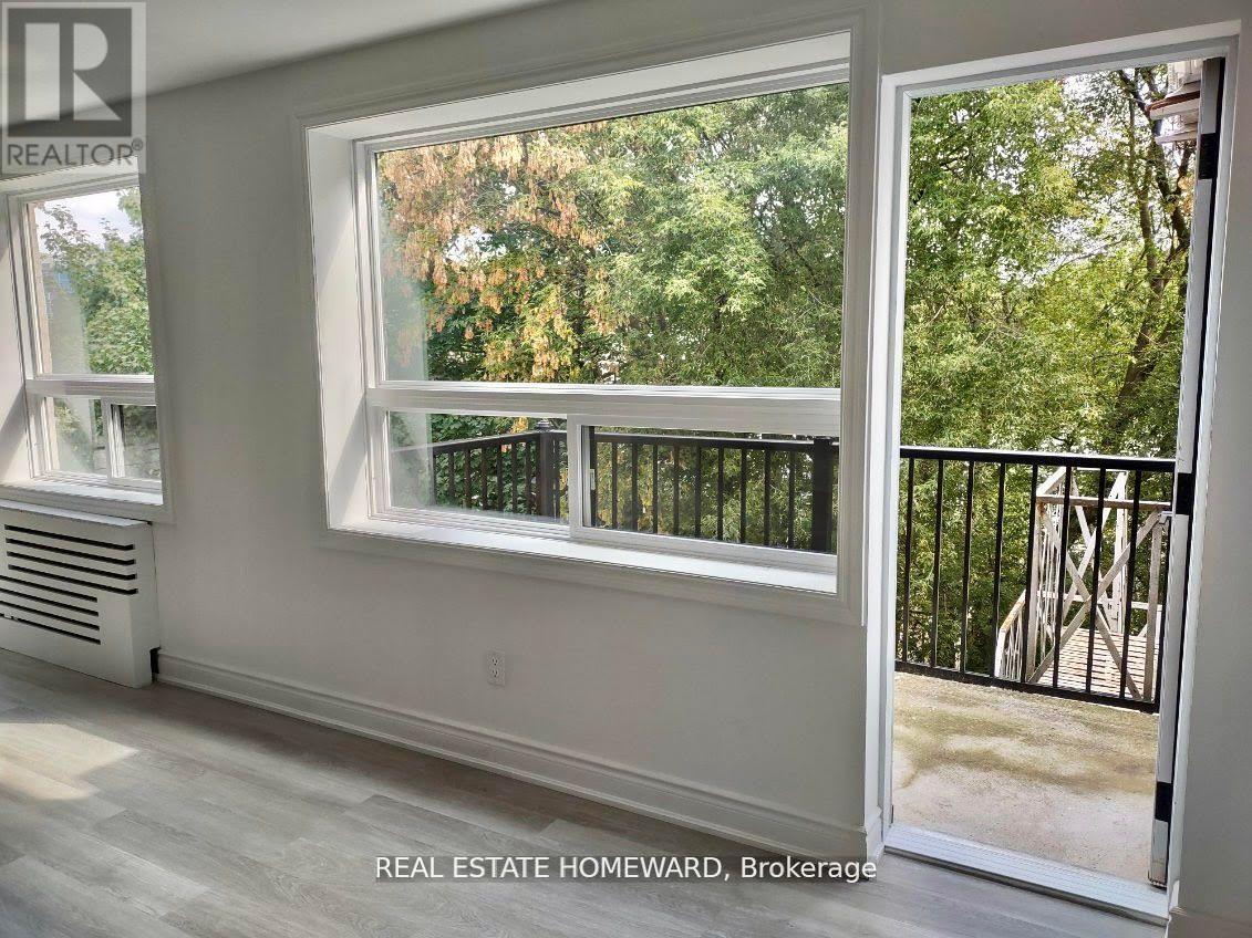 4 - 419 Woodbine Avenue, Toronto, Ontario  M4L 3P7 - Photo 5 - E12950664