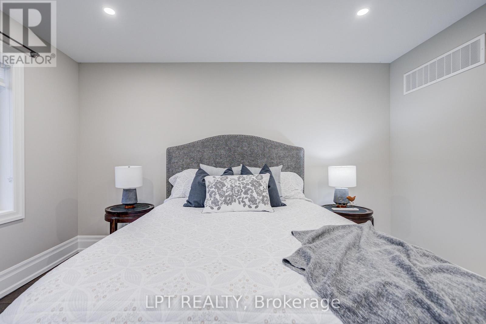 363 Rosebank Road, Pickering, Ontario  L1W 2N3 - Photo 33 - E12950670