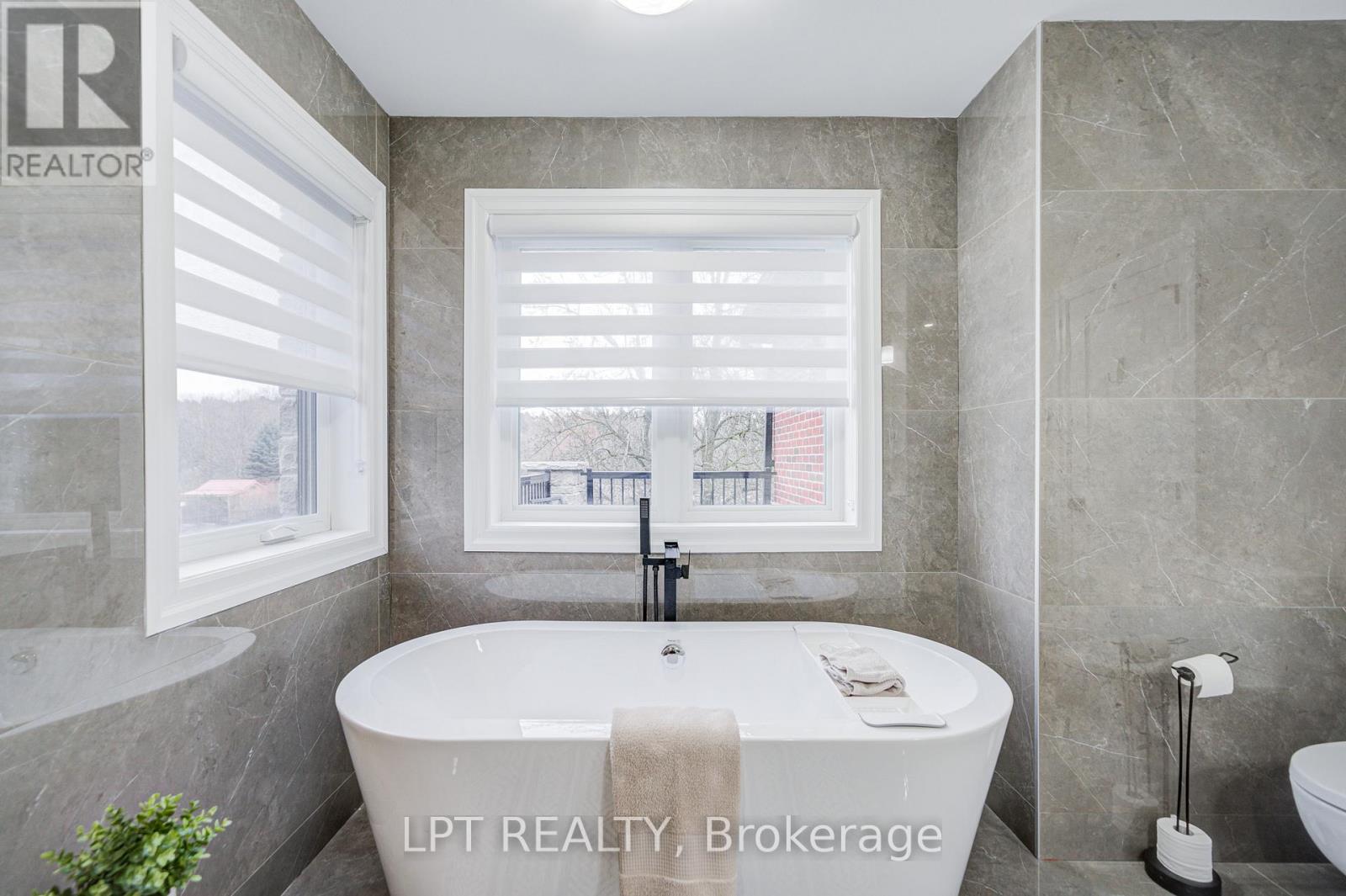 363 Rosebank Road, Pickering, Ontario  L1W 2N3 - Photo 37 - E12950670