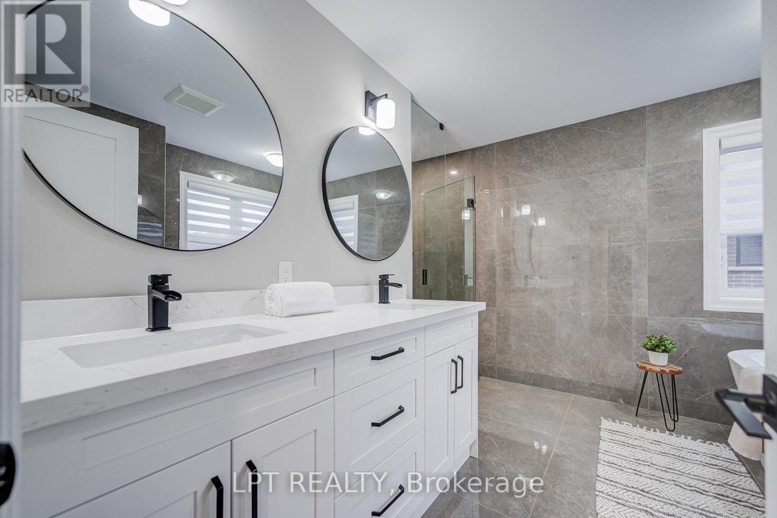 363 Rosebank Road, Pickering, Ontario  L1W 2N3 - Photo 38 - E12950670