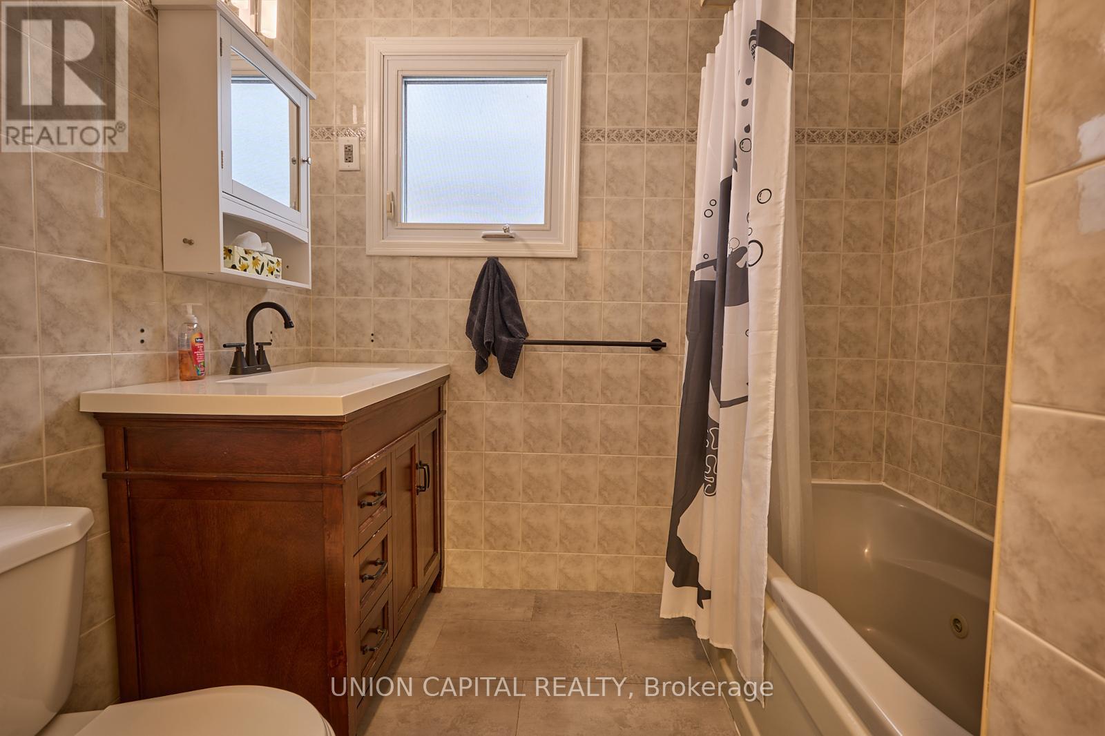 Upper - 269 Haig Street, Oshawa, Ontario  L1G 5N9 - Photo 2 - E12950696