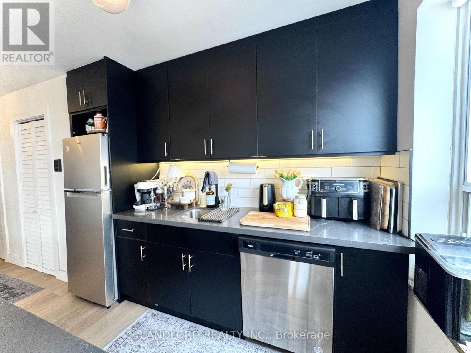 402 - 420 Eglinton Avenue E, Toronto, Ontario  M4P 1L8 - Photo 6 - C12950586