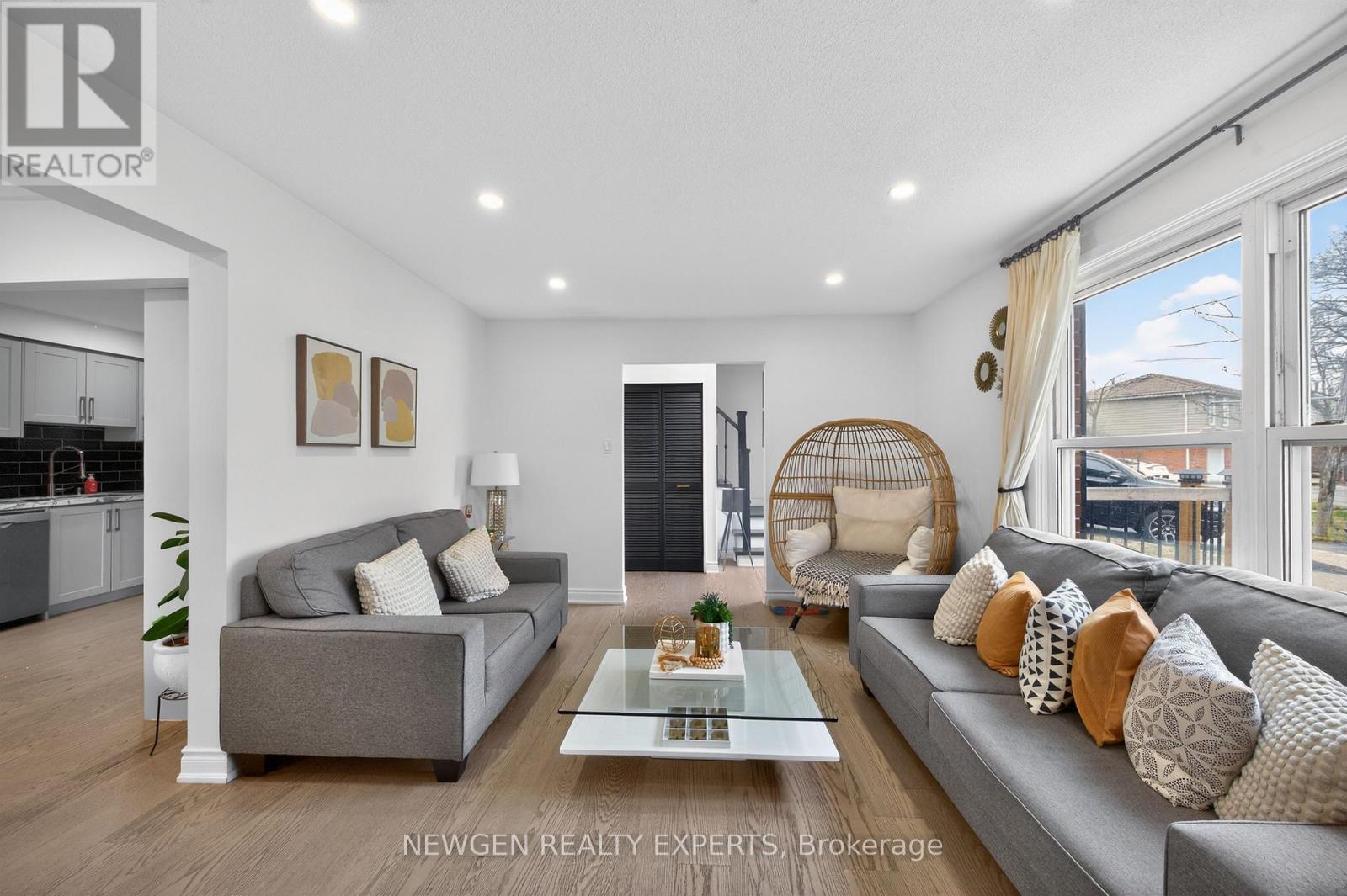 63 Faludon Drive, Halton Hills, Ontario  L7G 1H9 - Photo 4 - W12946556